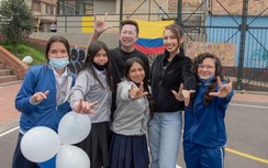 Thuỳ Tiên học ngôn ngữ ký hiệu, giao lưu với trẻ em khiếm khuyết Colombia