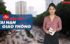 Video TNGT 4/4: Cụ bà đi bộ sang đường bị xe máy tông trúng, tử vong