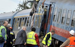 Hungary: Xe van lao lên đường ray, gây tai nạn tàu nghiêm trọng