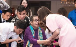 Đỗ Mỹ Linh nghẹn ngào khi người thầy catwalk Philippines đã mất đôi chân