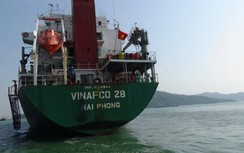 Hai tàu hàng đâm nhau trên biển Bình Định: Tìm thuyền viên, chống tràn dầu
