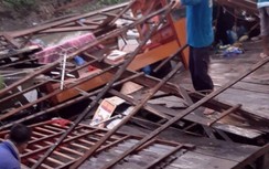 Hàng chục căn nhà của người dân An Giang bị sập, tốc mái sau cơn giông