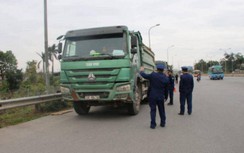 Hà Nội: Phạt 35 xe chở quá tải qua cầu Thăng Long gần 1,6 tỷ đồng