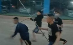 Bị chèn ép, nhóm thanh niên truy đuổi đòi “xanh chín” với xe chở công nhân