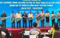 BIDV trao tặng 65 xe cứu thương cho các địa phương