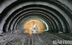 Cận cảnh giàn máy khủng đào hầm cao tốc đoạn Nghi Sơn - Diễn Châu