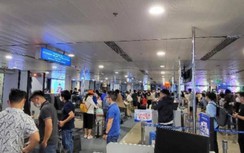 Sân bay Tân Sơn Nhất đông nghẹt từ sáng sớm ngày đầu kỳ nghỉ lễ 30/4
