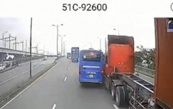 Đình chỉ công tác tài xế xe buýt tạt đầu xe container trên xa lộ Hà Nội