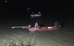 Xuyên đêm tìm kiếm 3 mẹ con nữ giáo viên nghi mất tích trên sông
