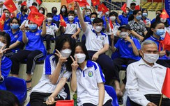 Khán giả ngồi kín nhà thi đấu chờ HCV đầu tiên của Đoàn TTVN