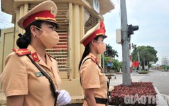 Ấn tượng nữ CSGT TP Ninh Bình điều tiết giao thông mùa SEA Games 31