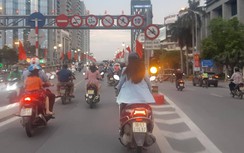 Hà Nội: Biển cấm xe máy trên cầu vượt chỉ để… “làm cảnh”