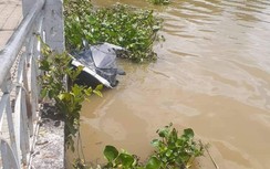 Hai người đi môtô nước tử vong sau va chạm sà lan trên sông Sài Gòn