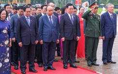 Hình ảnh Đại biểu Quốc hội vào Lăng viếng Chủ tịch Hồ Chí Minh