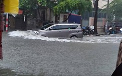 Hà Nội mưa lớn: Ô tô, xe máy ngập nước phải làm gì để tránh hư hỏng?