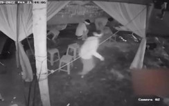 Xe ô tô lao vào rạp đám tang ven đường trong đêm, 3 người bị thương