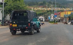 Xe du lịch Langbiang vô tư chạy ngược đường tại Lâm Đồng