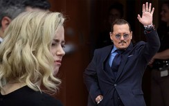 "Cướp biển" Johnny Depp thắng kiện, Amber Heard hành động gây chú ý