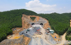Cận cảnh thi công hai hầm xuyên núi cao tốc lớn nhất qua Nghệ An