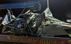 Tài xế xe tải vượt ẩu đè bẹp xe con làm 3 người tử vong khai gì?