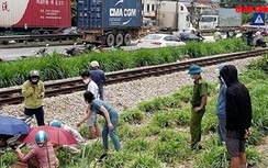 Video TNGT 8/6: Đi lối tự mở qua đường sắt, 1 thanh niên bị tàu đâm tử vong