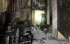 Hà Nội: Cảnh sát PCCC cứu 5 người thoát khỏi đám cháy trong đêm