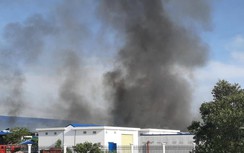 Đang cháy lớn tại nhà máy may mặc Scavi Huế trong KCN Phong Điền