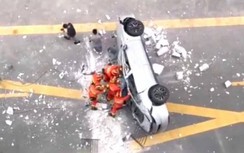 Xe lái thử của hãng NIO rơi từ tầng 3 khiến 2 người tử vong
