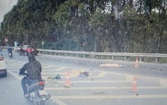 Điều tra vụ 2 người tử vong trên cầu Thanh Trì, xe máy văng xa