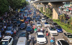 Cận cảnh đường Nguyễn Trãi sắp lắp dải phân cách cứng giữa ô tô với xe máy
