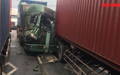 Video TNGT ngày 8/7: Hai xe container va chạm, một tài xế nhập viện cấp cứu