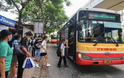 Buýt Hà Nội "đắt khách" ngày đầu hoạt động 100% công suất trở lại