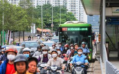 Hà Nội: Giao thông ùn tắc, buýt nhanh BRT "lụt" trên đường