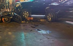 Một người tử vong vụ ô tô Santa Fe tông loạt xe máy tại nút giao ở Hà Nội
