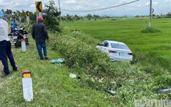 Ô tô con mất lái “bay” xuống ruộng, tài xế may mắn thoát nạn