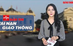Video TNGT 2/8: Xe tải va chạm với xe container, 1 tài xế gãy chân