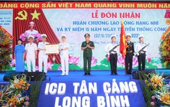 Tân cảng - Long Bình đón nhận Huân chương Lao động hạng Nhì