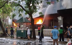 Cháy lớn tại biệt thự trong khu đô thị Pháp Vân, 1 cảnh sát PCCC bị thương