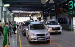 "Cấm cửa" taxi, xe công nghệ làm giá, vòi tiền khách tại Tân Sơn Nhất