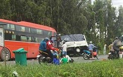 Xe khách va chạm xe tải trên tuyến Quản Lộ - Phụng Hiệp, 2 người tử vong