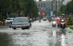 Cận cảnh đường phố Cần Thơ mênh mông nước sau cơn mưa lớn