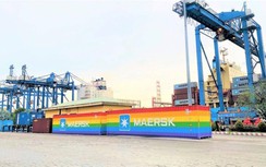 Container cầu vồng của hãng tàu Maersk cập cảng Tân cảng Cát Lái