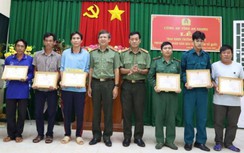 Khen thưởng 6 người cứu 40 người vượt sông Bình Ghi về Việt Nam