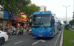 CSGT Đà Nẵng làm việc với chủ xe khách dán decal quảng cáo kín thân xe