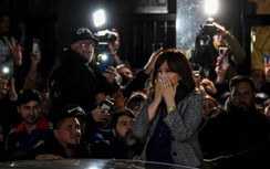 Sốc: Phó tổng thống Argentina bị chĩa súng sát đầu
