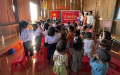 Xúc động lễ khai giảng ở điểm trường miền núi Quảng Nam chỉ 37 học sinh