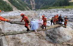Cận cảnh trận động đất rung chuyển Tứ Xuyên, hàng trăm người thương vong