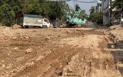 Quảng Ninh: Dự án cấp nước thi công dở dang, để lại con đường bị cày nát