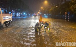 Mưa lớn, nhiều tuyến đường tại thành phố Hà Tĩnh ngập sâu trong nước