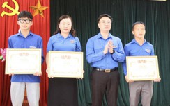 Khen thưởng những người cứu 3 thiếu nhi bị nước cuốn trôi ở hồ Cao Vân